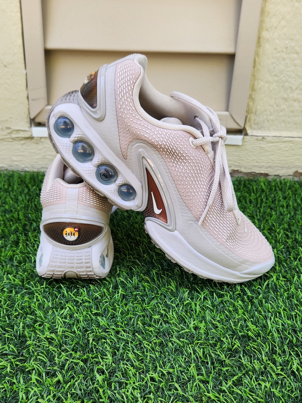 FJ3145-101 Nike Air Max DN Light Orewood Brown (Women's) SIZE 9